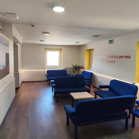 Hostal Núria Xanascat *